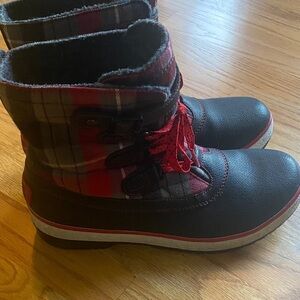 UGG Decatur  Boots in Black and Red Plaid